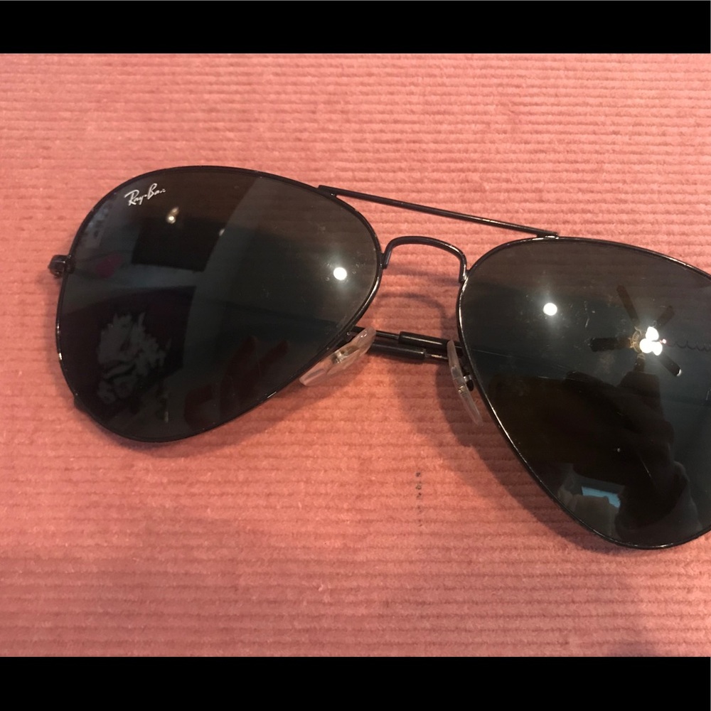 black Ray Ban classic aviator sunglasses